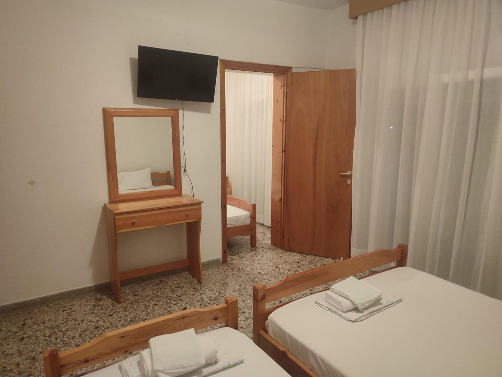 Michalos Apartments Paralía Skotínis Esterno foto