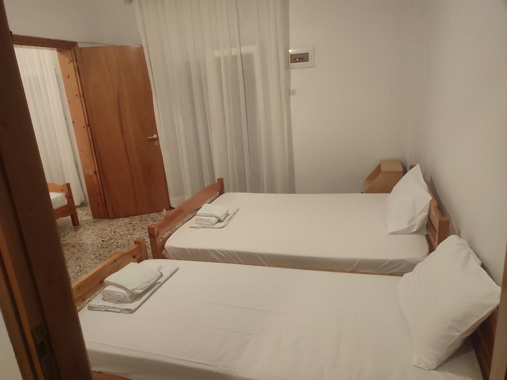 Michalos Apartments Paralía Skotínis Esterno foto