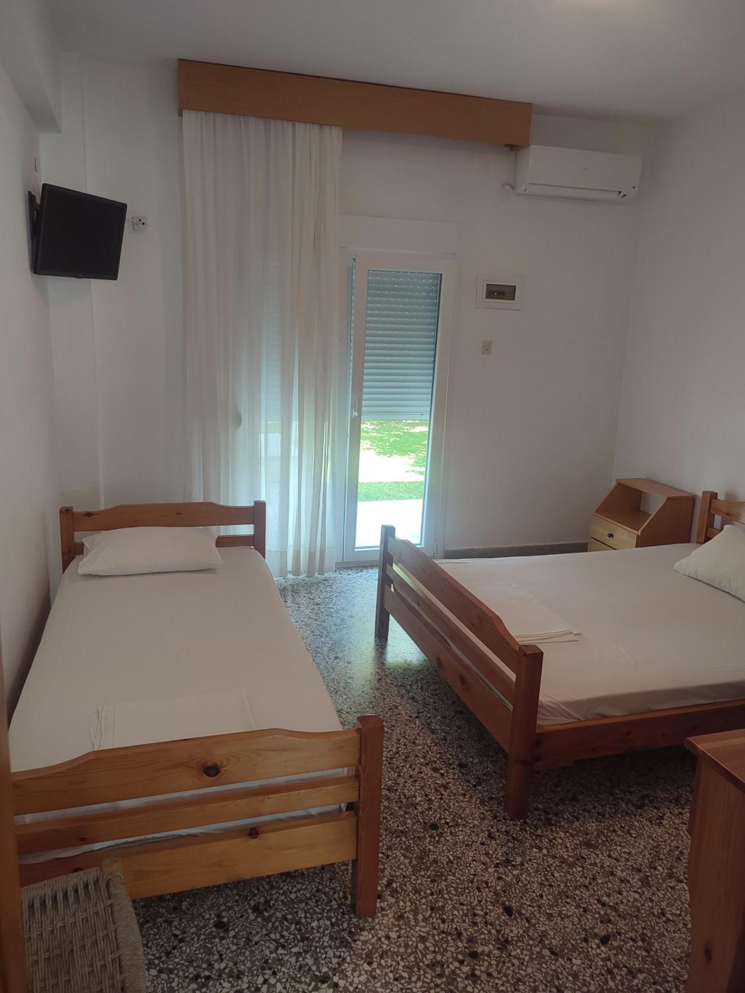Michalos Apartments Paralía Skotínis Esterno foto