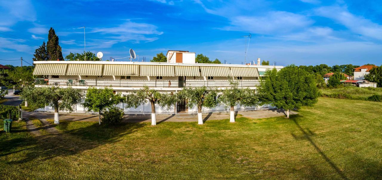 Michalos Apartments Paralía Skotínis Esterno foto